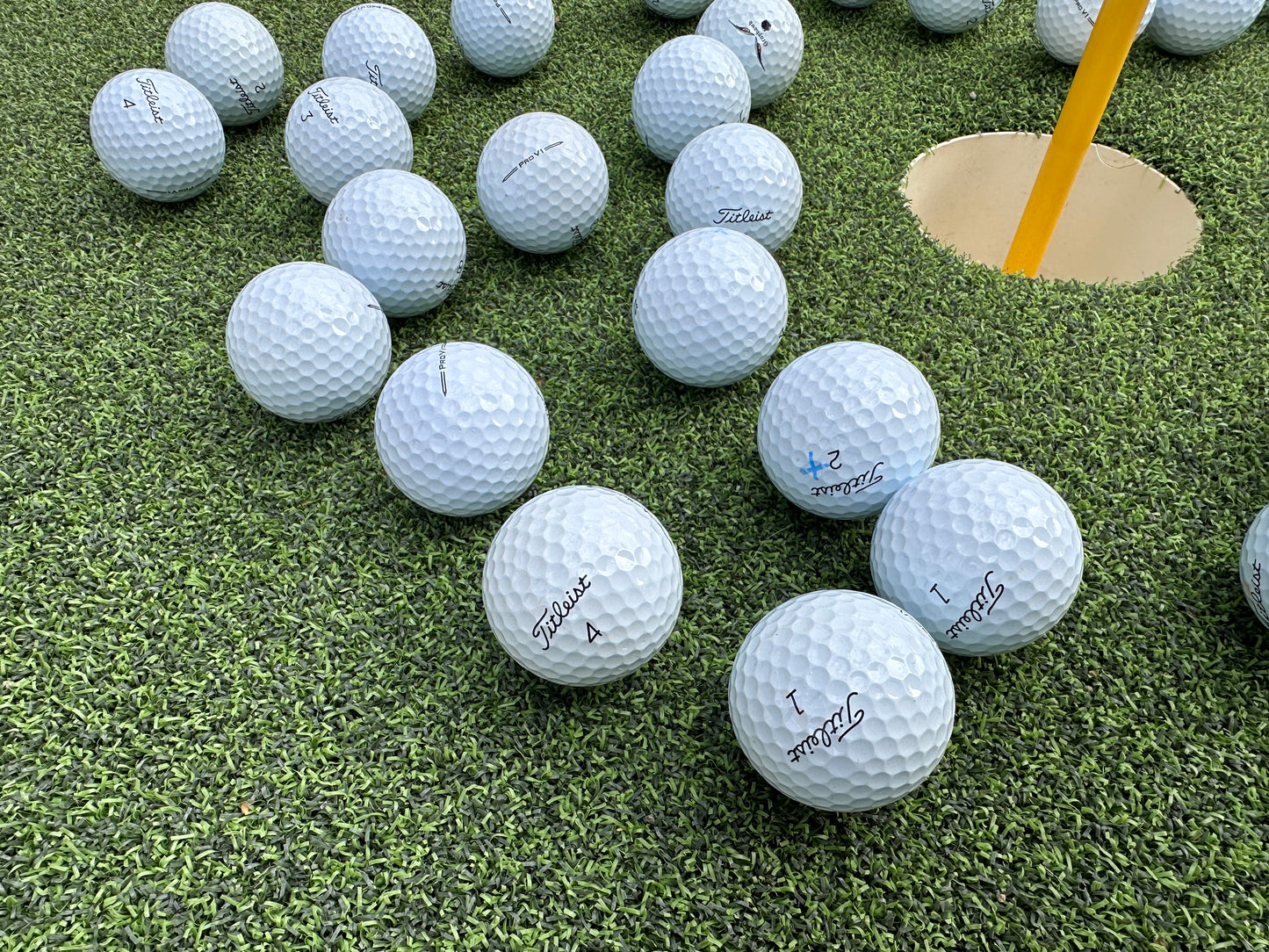 Titleist Pro V1 Mint/Excellent 2022/2023 Golf Balls - Lot of 48